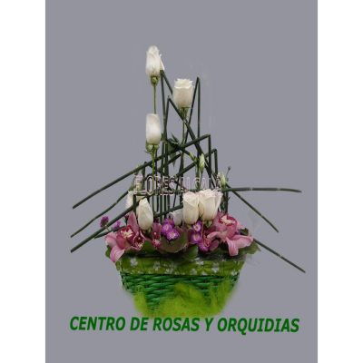 Centro Vertical de Orquideas y Rosas y verdes variados de temporada